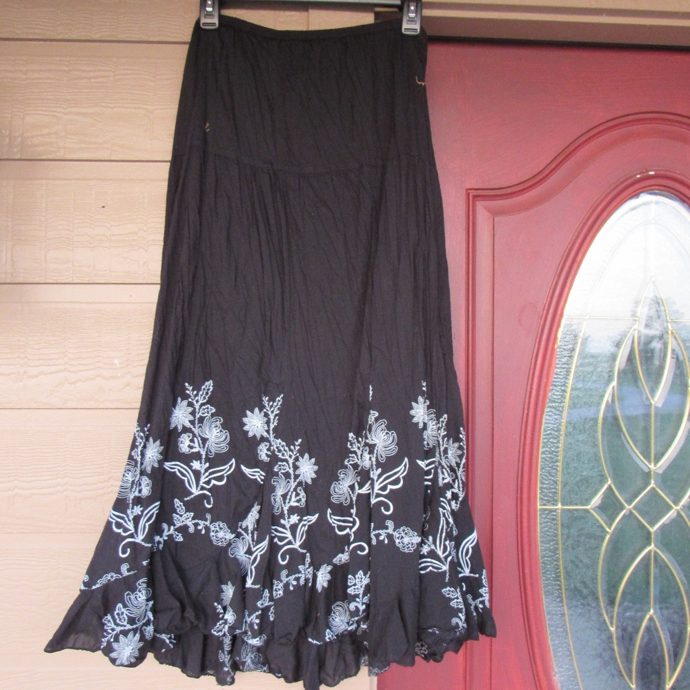 Long Black White flowers Skirt